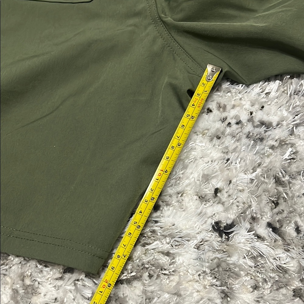 REEF Green Shorts - Picture 7 of 7